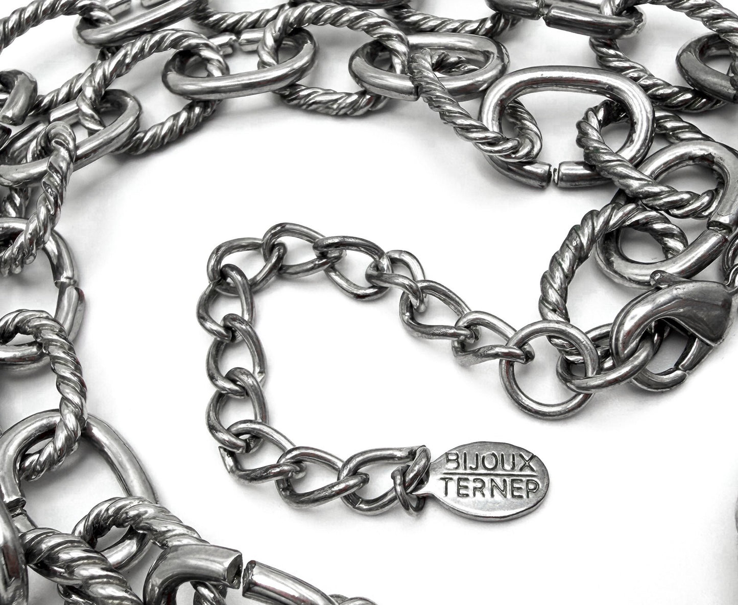 Signed Bijoux Terner Chunky Silver Tone Chain Necklace with Ribbed Shell Pendant