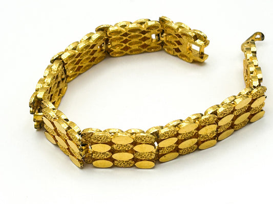 Vintage Sphinx Gold Tone Textured Oval Link Bracelet 7” Articulated Statement
