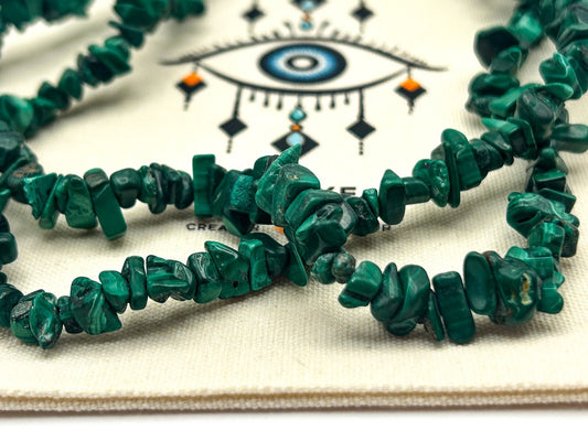 Vintage Long Clasp-less Malachite Semi-precious Gemstone Chip Necklace