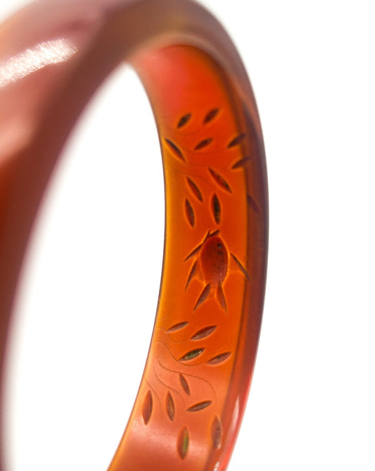 Vintage Bakelite Reverse Carved Fish & Reeds Scene Retro Bangle Bracelet