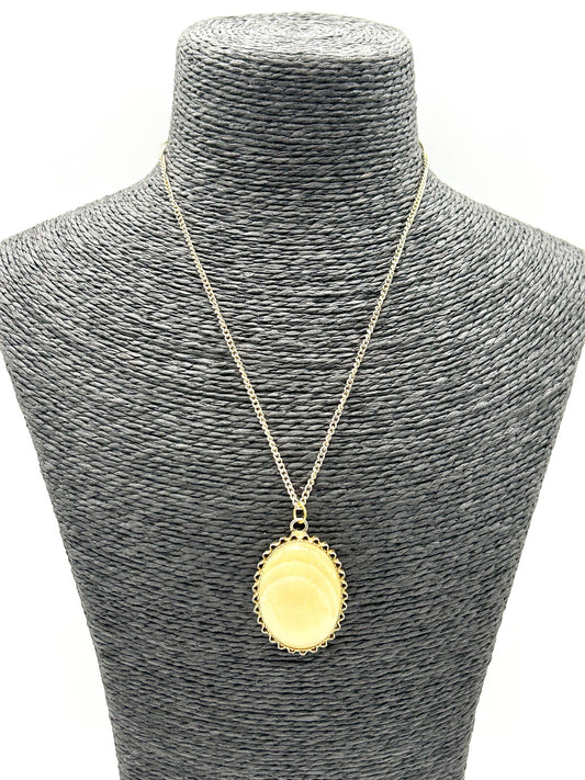 Vintage Lemon Agate Cabochon Pendant Necklace Gold Tone Oval Yellow Gemstone