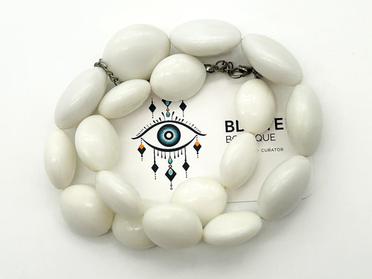 Vintage Chunky White Acrylic Necklace Graduated Oval Beads Silver Tone 90s-Y2K