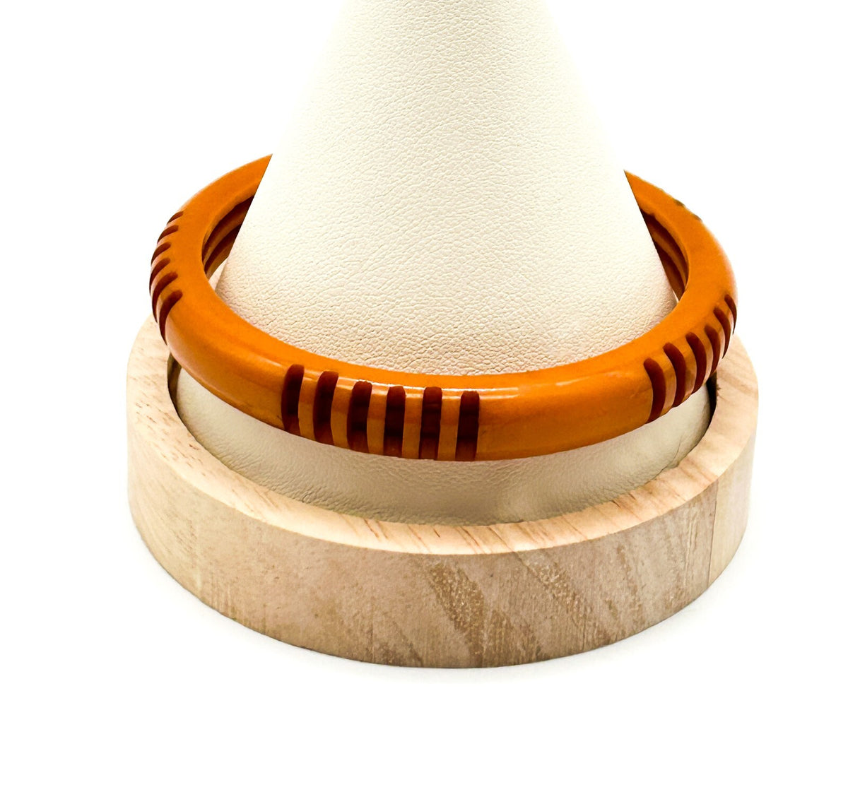 Vintage Deep Carved Butterscotch Bakelite Bangle 1930s-early 40s 6.5cm