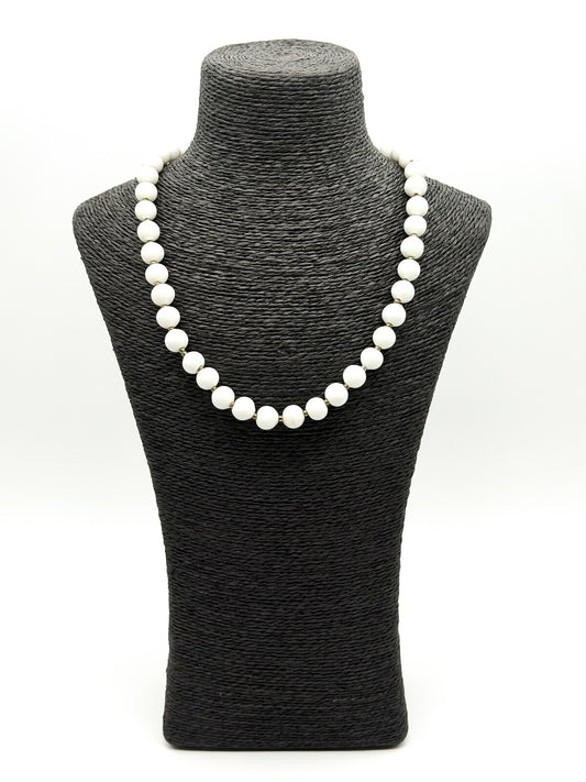 Vintage White Milk Glass Graduated Bead Necklace Gold Tone Spacers 21”