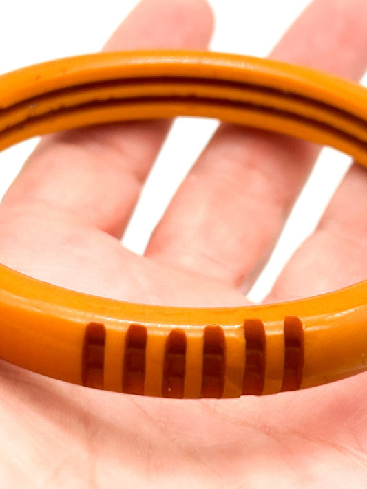 Vintage Deep Carved Butterscotch Bakelite Bangle 1930s-early 40s 6.5cm