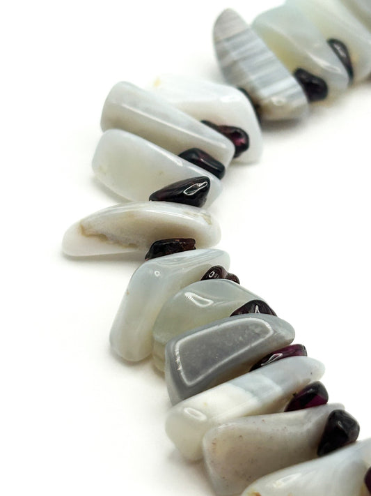 Vintage Y2K White Lace Agate Chip Statement Necklace with Garnet Spacers