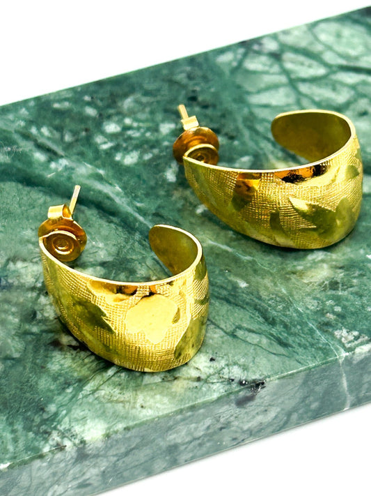 Vintage Gold Tone Half Hoop Earrings Textured Leaf Design Curved Stud 2cm