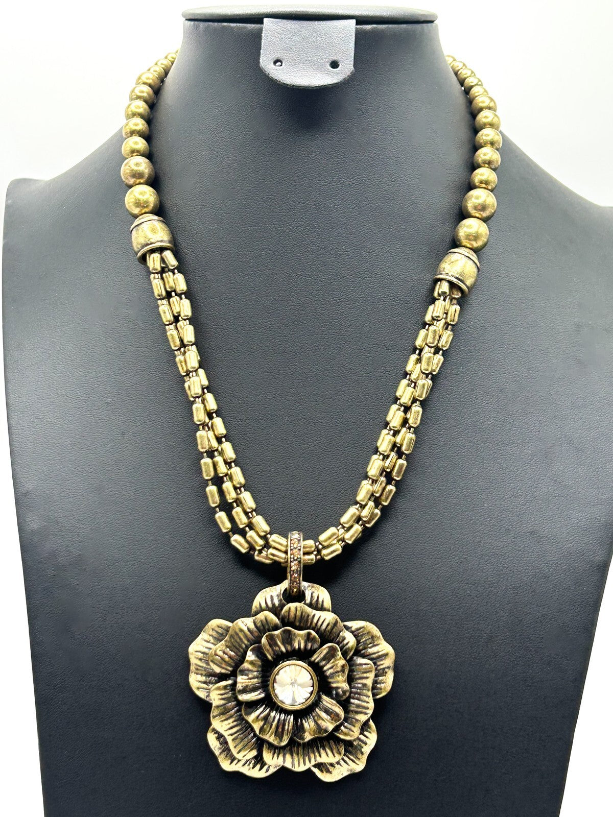 Antique-Style Gold Floral Pendant Necklace