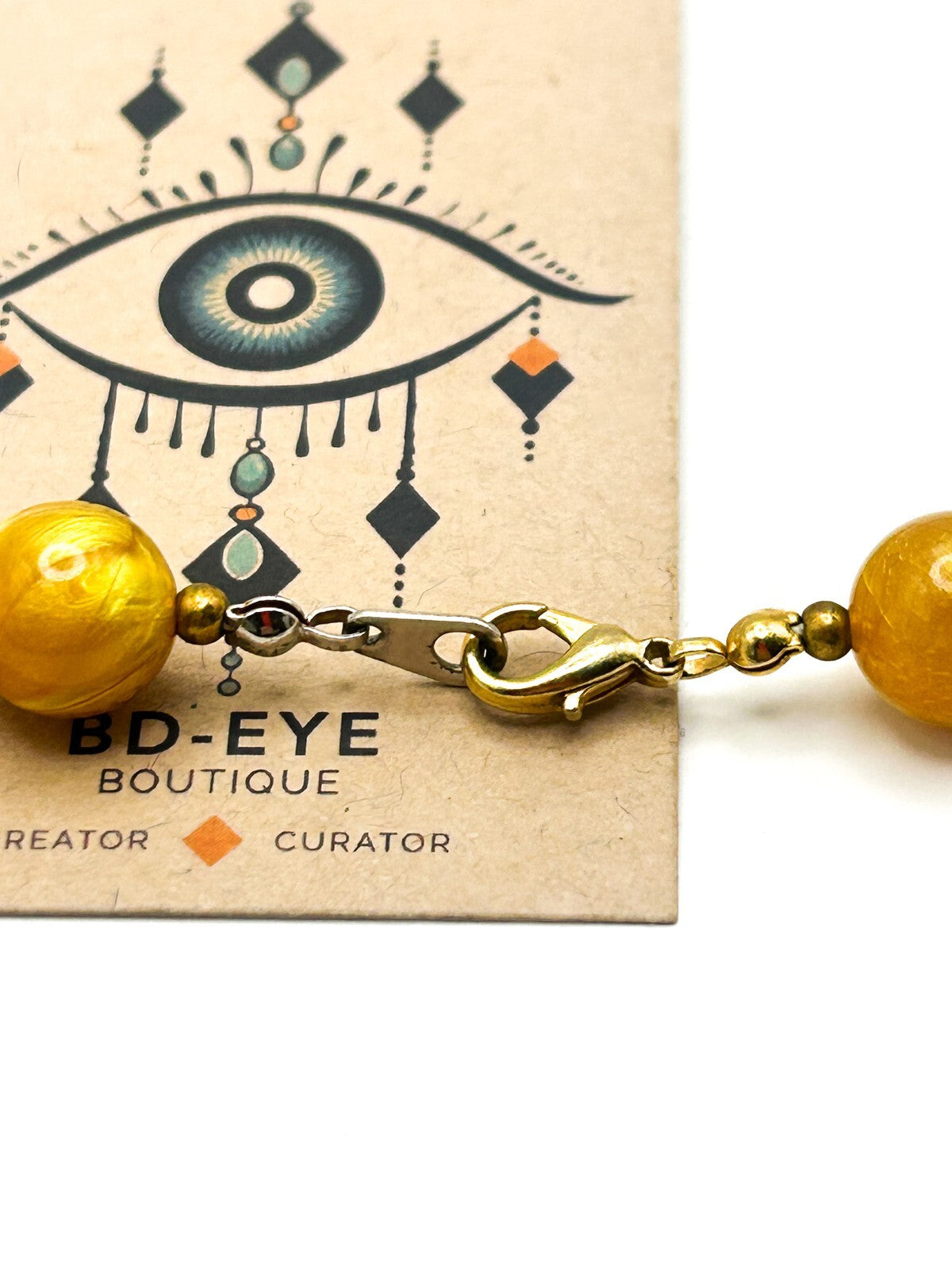 Vintage Yellow-gold Pearlescent Marble-Effect Beaded Necklace – Shimmery Lucite