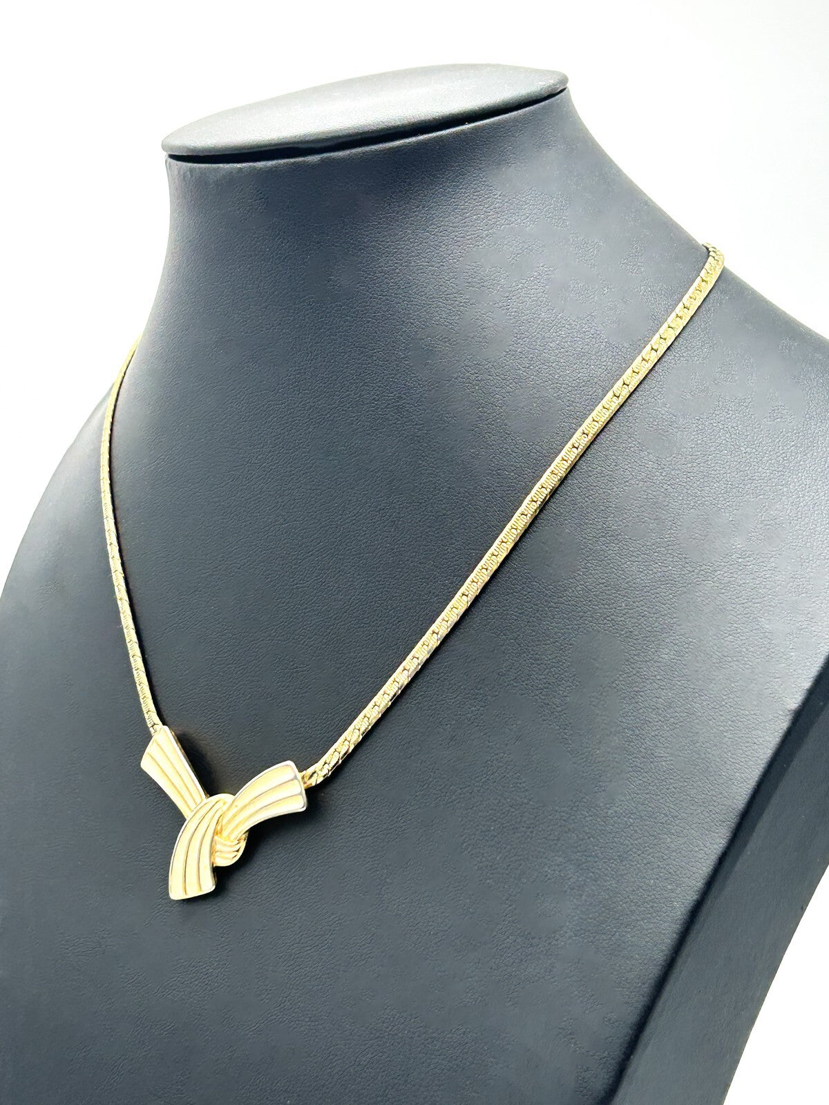Vintage Trifari Gold Tone Enamel Ribbon Pendant Necklace READ