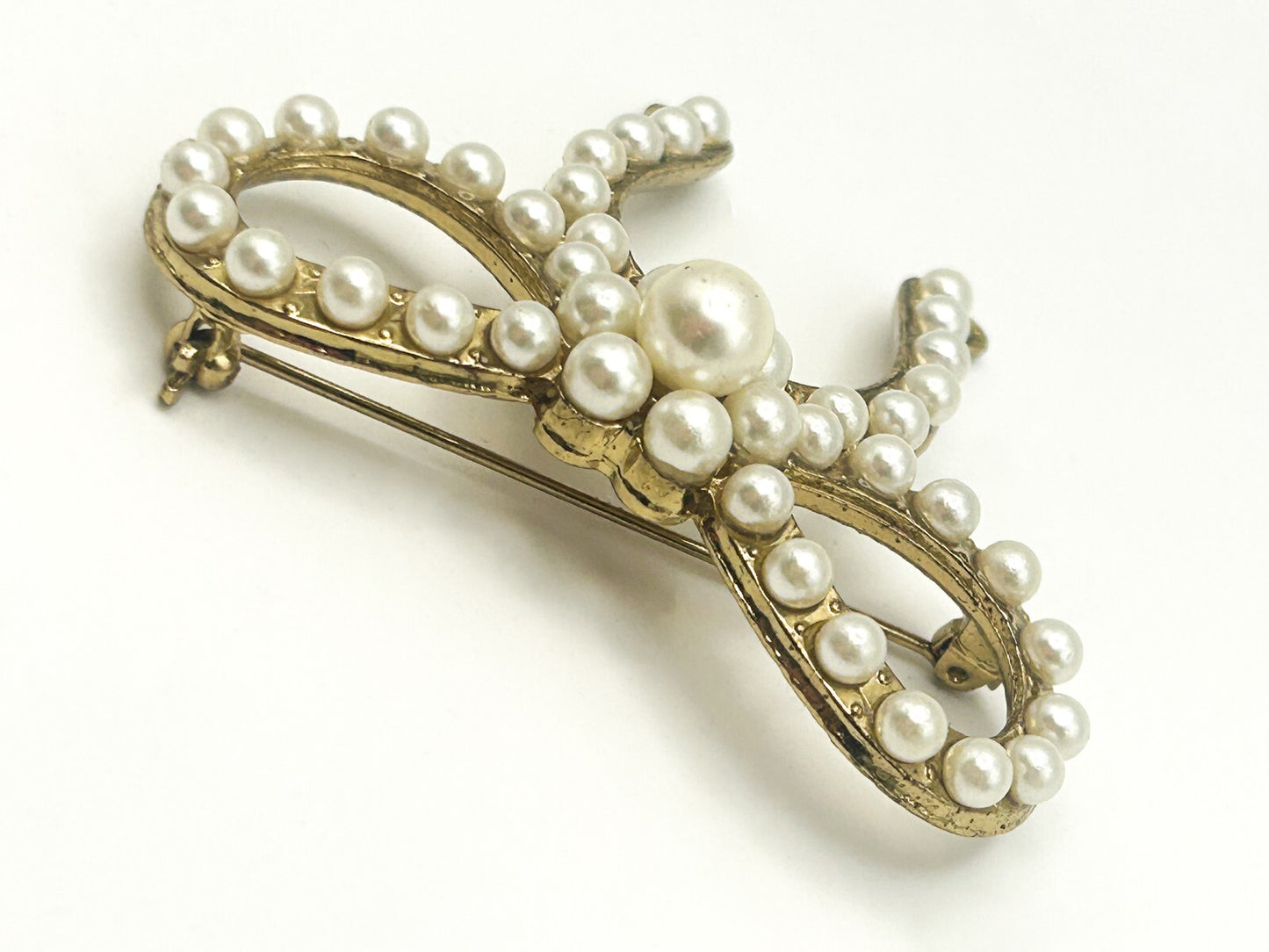 Vintage Faux Pearl Gold Tone Bow Brooch – 6cm