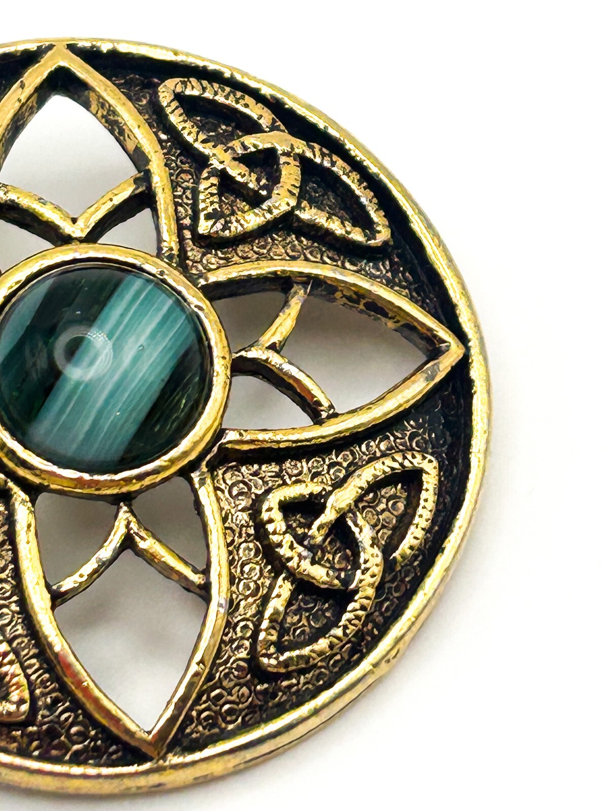 Vintage 70s Miracle Patent No. Celtic Knot Green Glass Agate Cabouchon Brooch