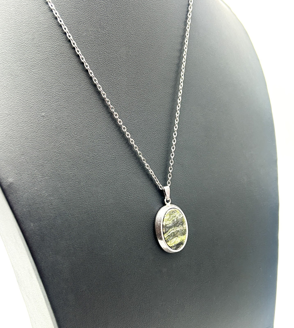 Vintage Silver-Tone Moss Agate Oval Pendant Necklace - Green Gemstone