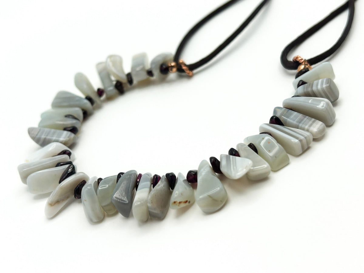 Vintage Y2K White Lace Agate Chip Statement Necklace with Garnet Spacers