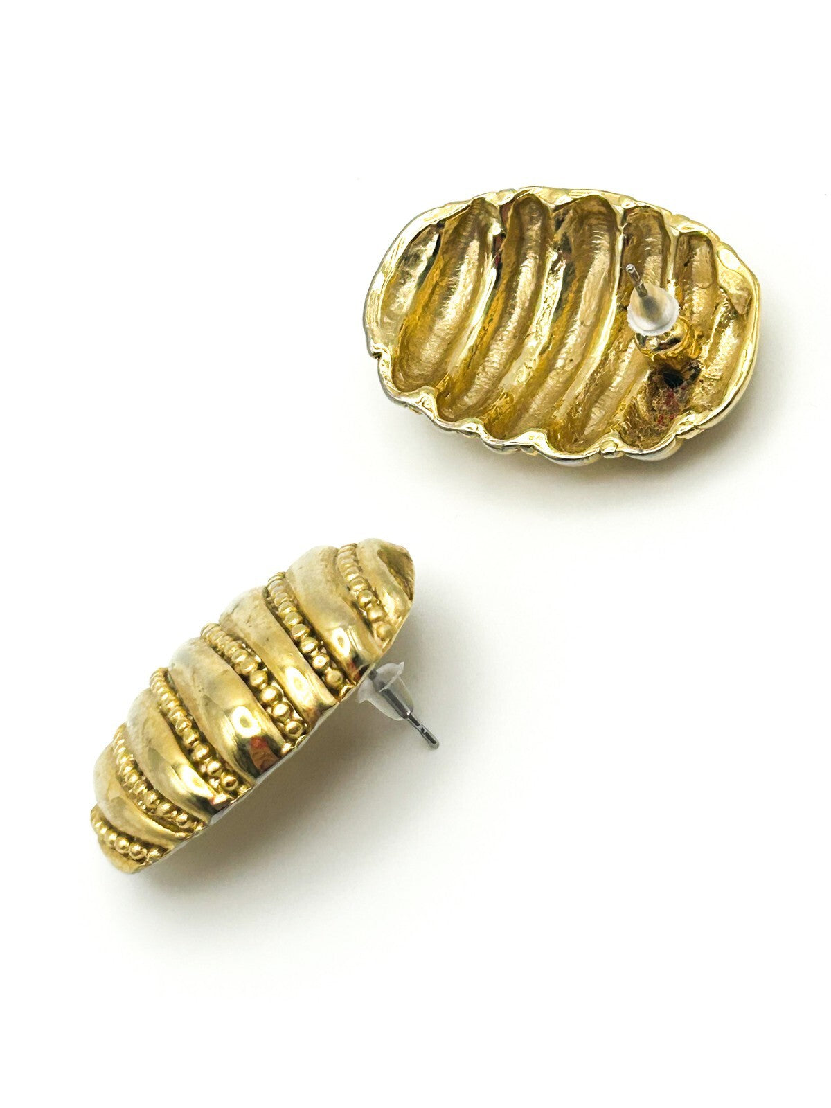 Vintage Ribbed Gold Tone Oval Clip-On Earrings