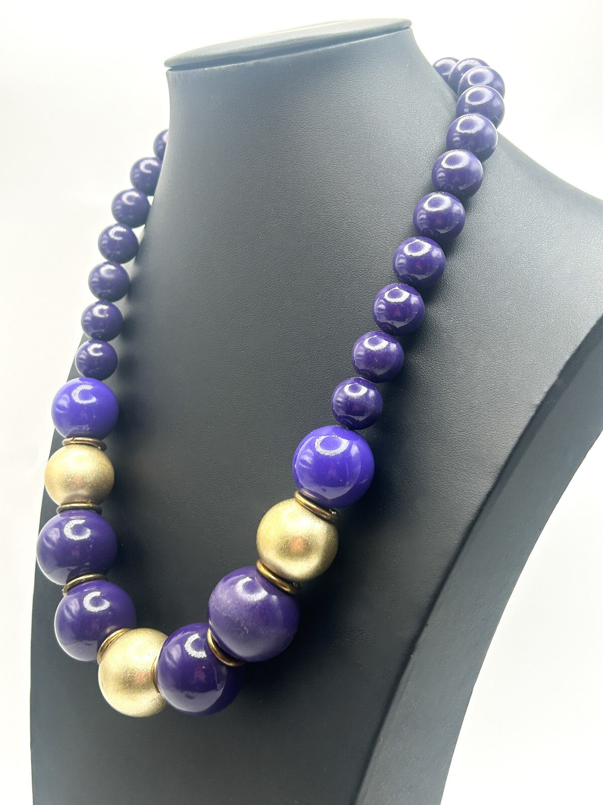 Vintage Purple & Matte Gold Tone Graduated Bead Necklace – 21”