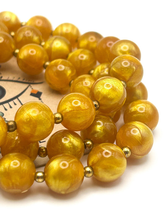 Vintage Yellow-gold Pearlescent Marble-Effect Beaded Necklace – Shimmery Lucite