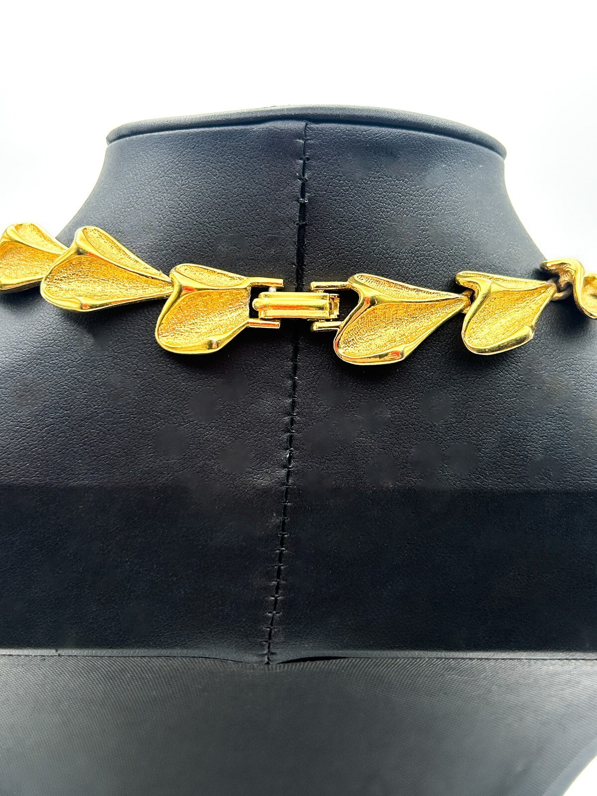 Gold Tone Laurel Leaf Link Necklace & Bracelet Set – Articulated Brushed Finish