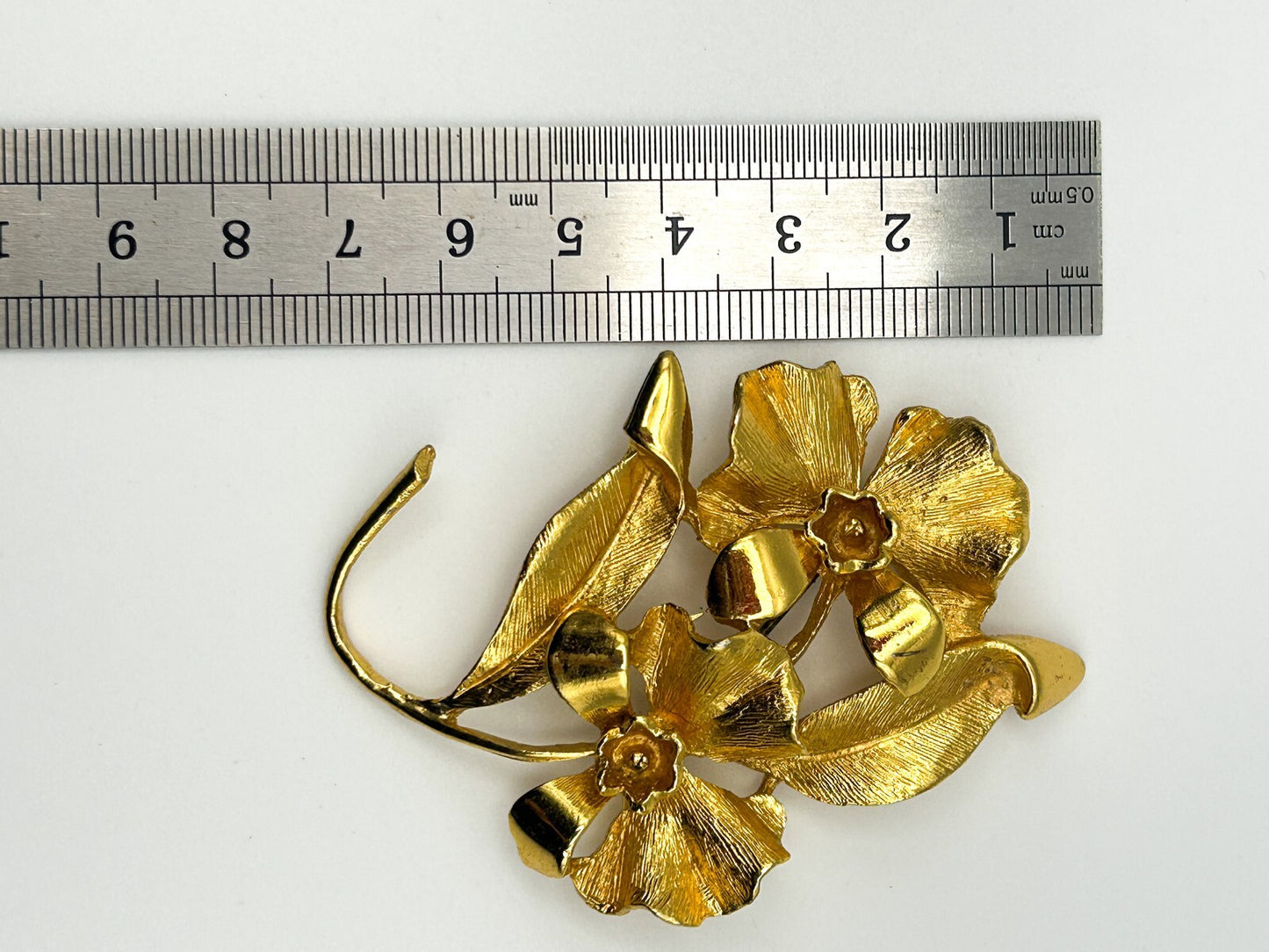 Vintage Hollywood Flower Brooch Gold Tone Textured Floral Spray Pin