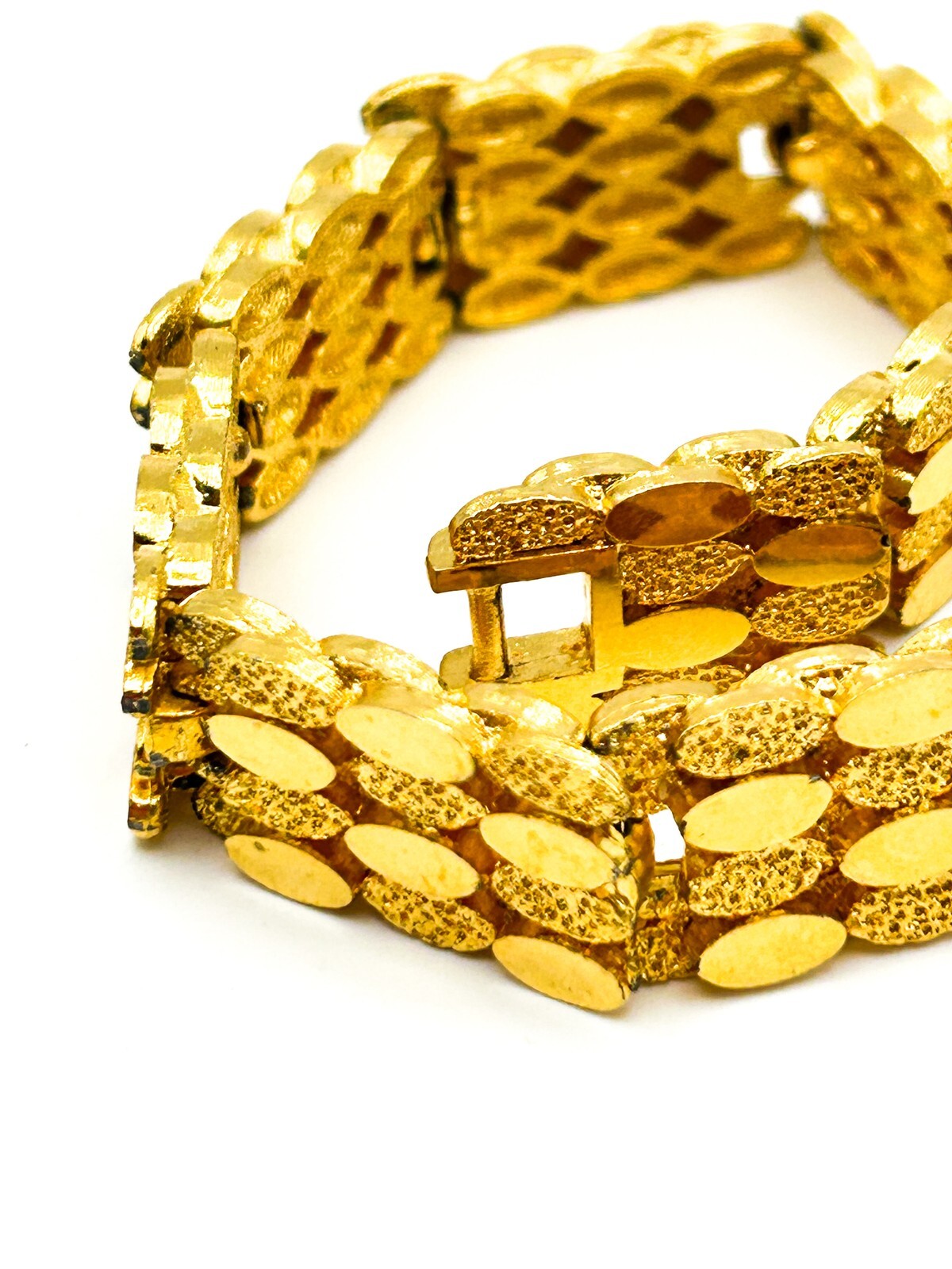 Vintage Sphinx Gold Tone Textured Oval Link Bracelet 7” Articulated Statement