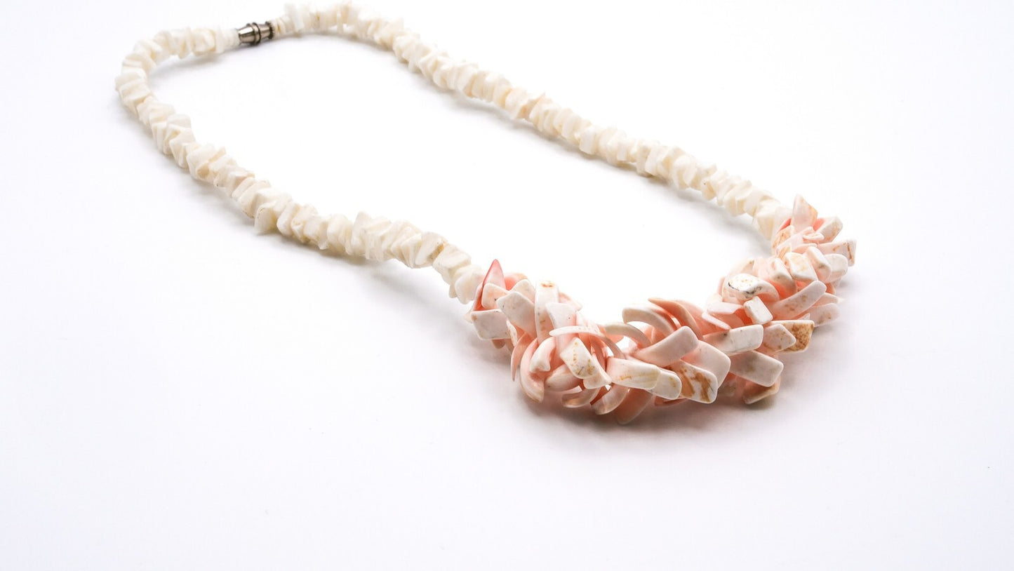 Vintage Shell Twist Necklace – Peach & White Sea Shell Chips
