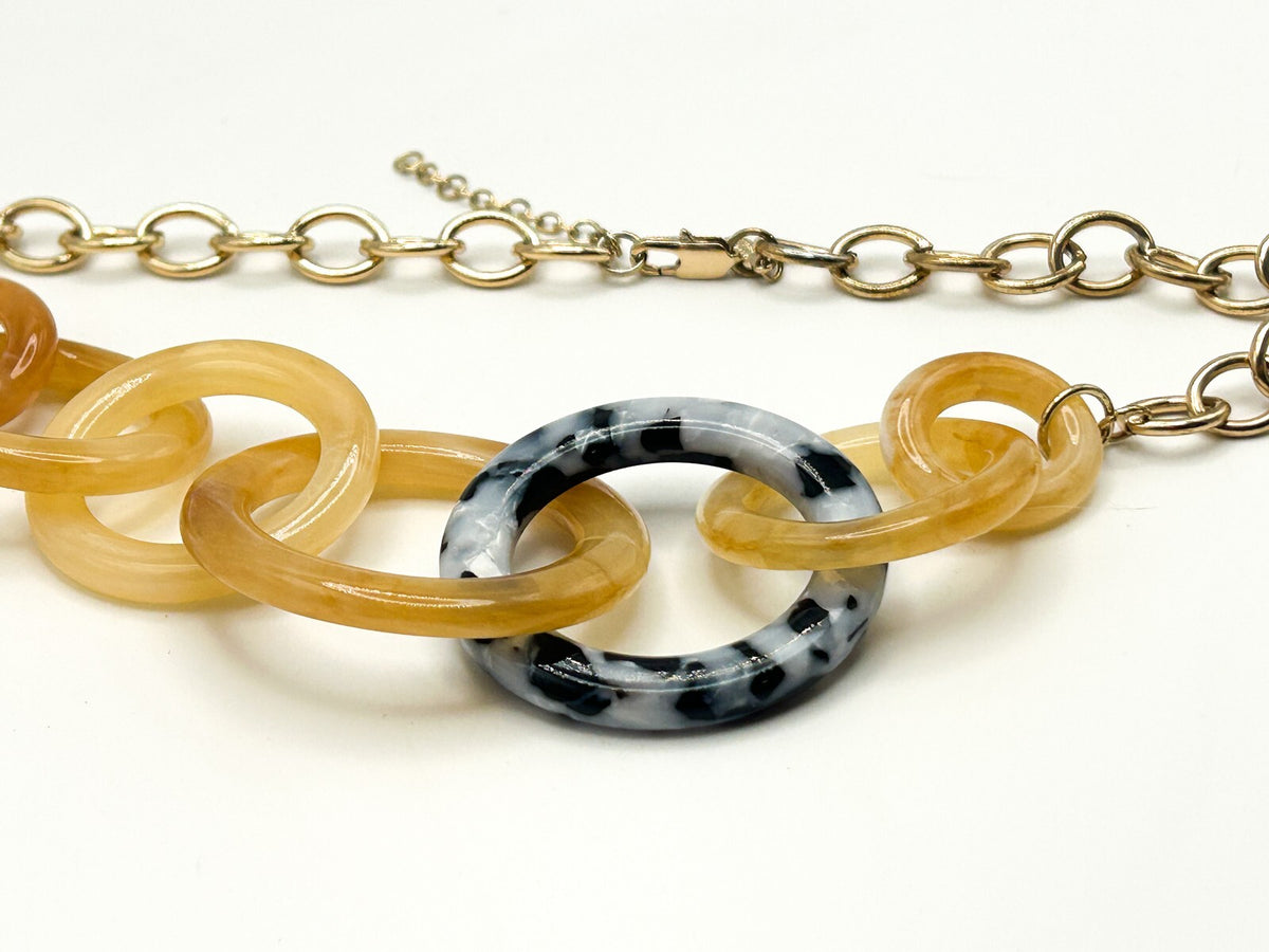 Oliver Bonas Juno Resin Link Necklace – Gold Tone Chain, 19”