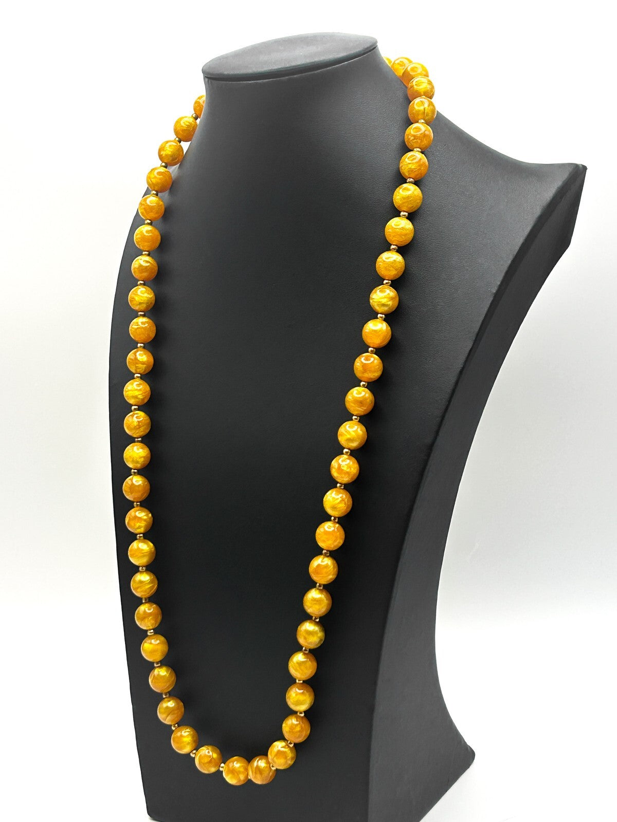 Vintage Yellow-gold Pearlescent Marble-Effect Beaded Necklace – Shimmery Lucite