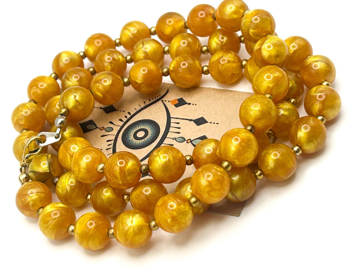 Vintage Yellow-gold Pearlescent Marble-Effect Beaded Necklace – Shimmery Lucite
