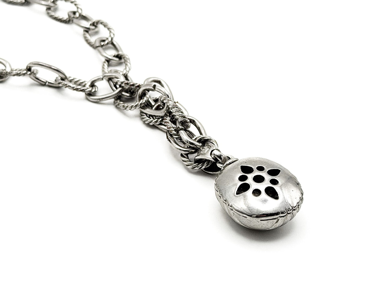 Signed Bijoux Terner Chunky Silver Tone Chain Necklace with Ribbed Shell Pendant