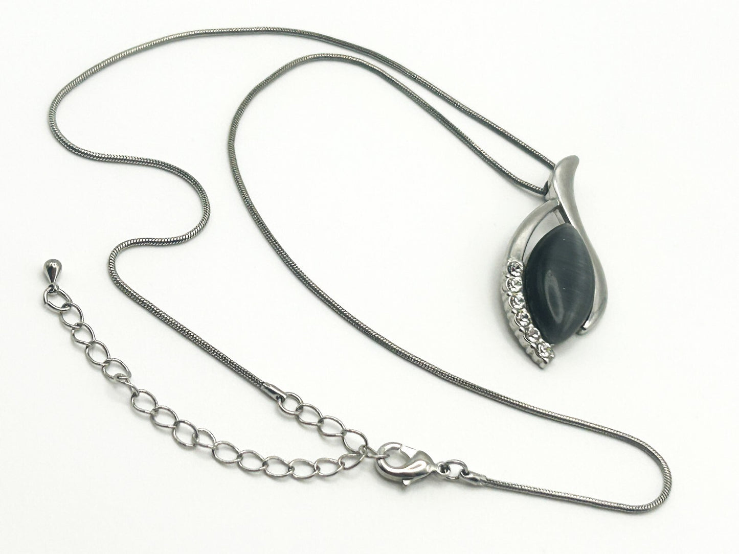 Silver Tone Cat’s Eye & Rhinestone Pendant Necklace