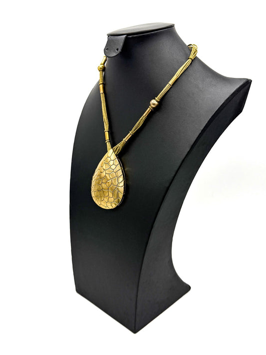 Vintage Gold Tone Scales Textured Teardrop Pendant Necklace