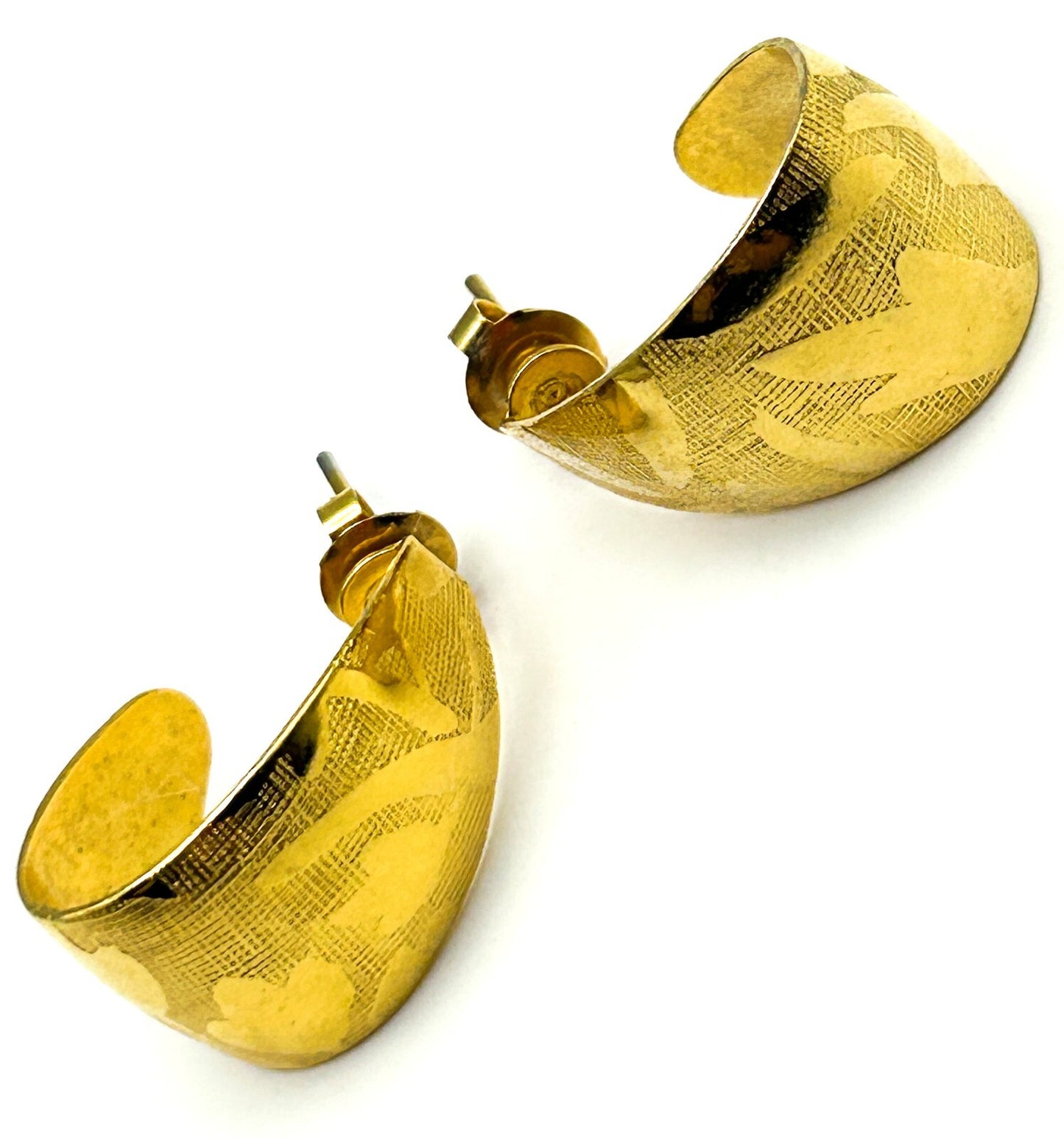 Vintage Gold Tone Half Hoop Earrings Textured Leaf Design Curved Stud 2cm