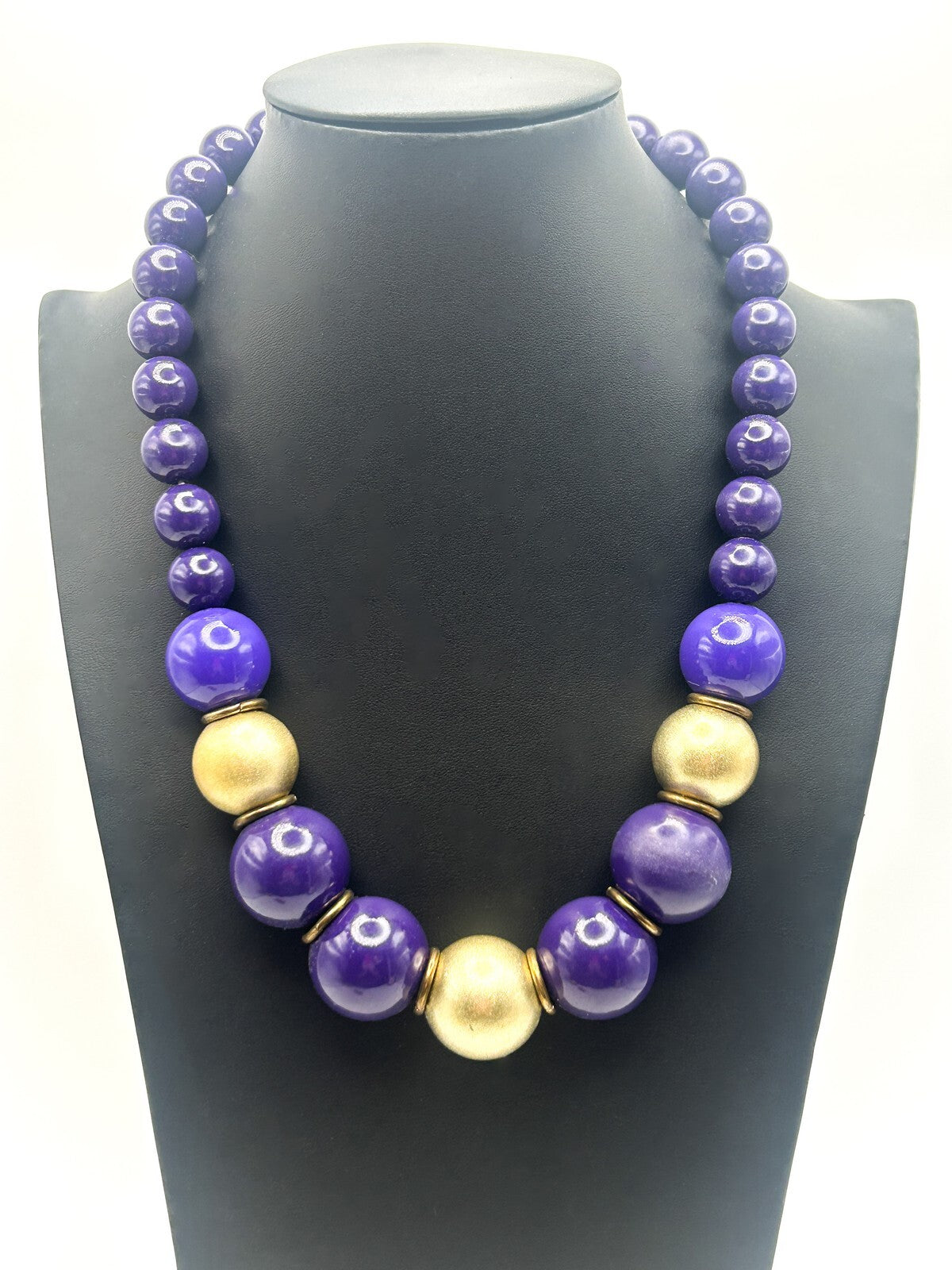 Vintage Purple & Matte Gold Tone Graduated Bead Necklace – 21”