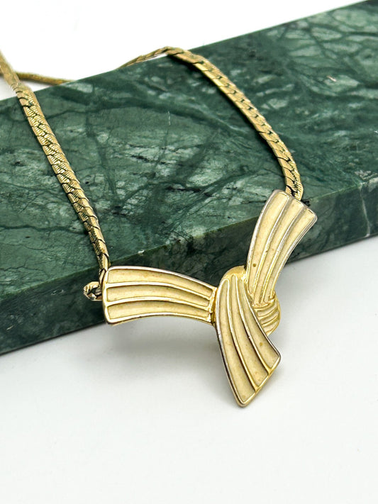 Vintage Trifari Gold Tone Enamel Ribbon Pendant Necklace READ