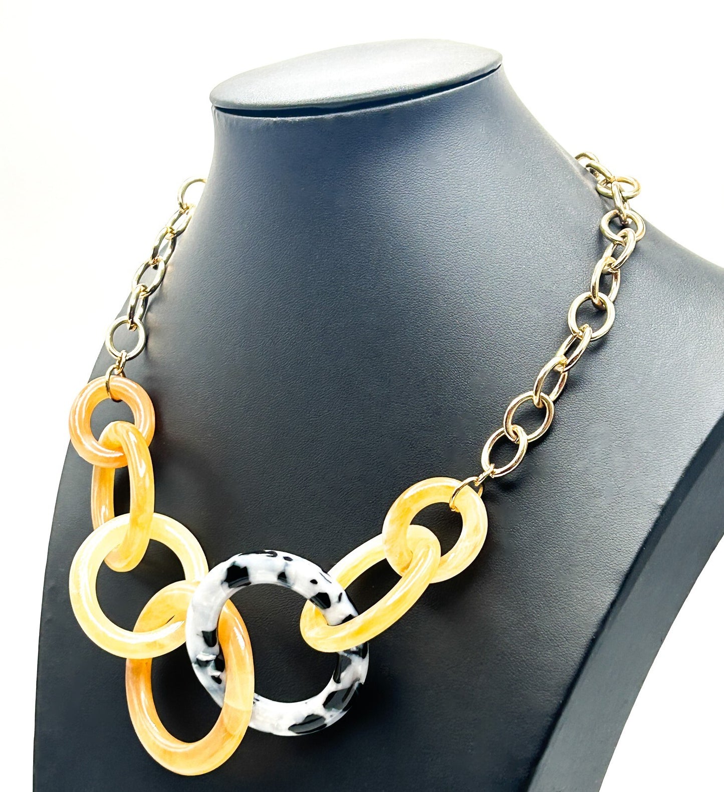 Oliver Bonas Juno Resin Link Necklace – Gold Tone Chain, 19”