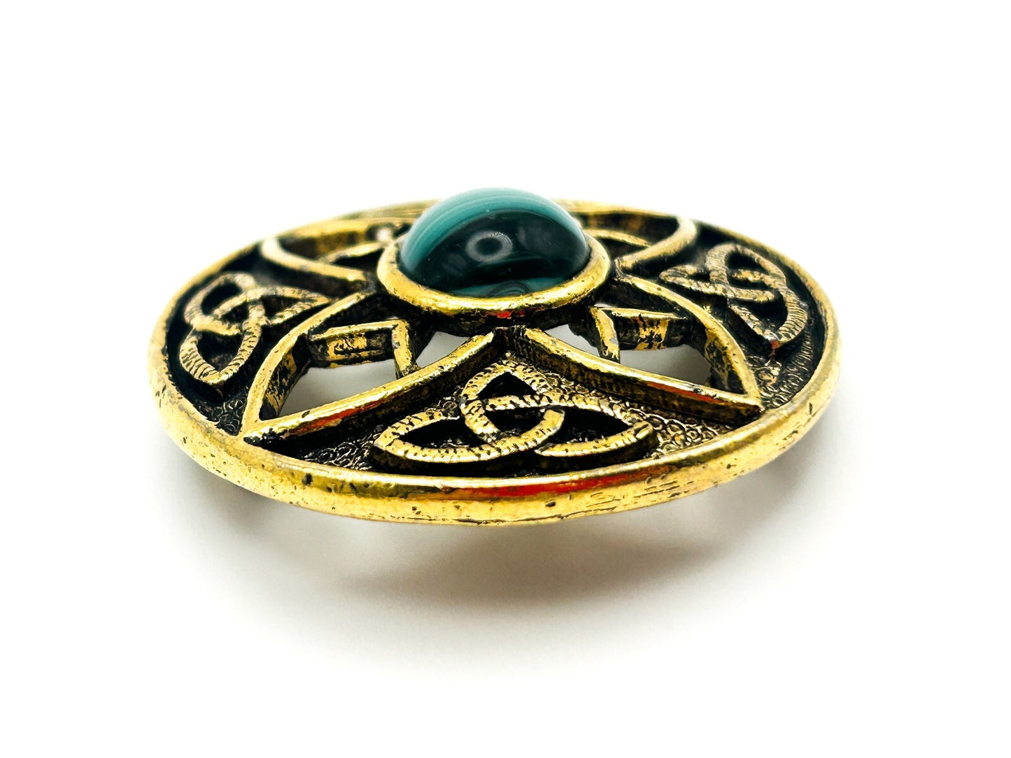 Vintage 70s Miracle Patent No. Celtic Knot Green Glass Agate Cabouchon Brooch