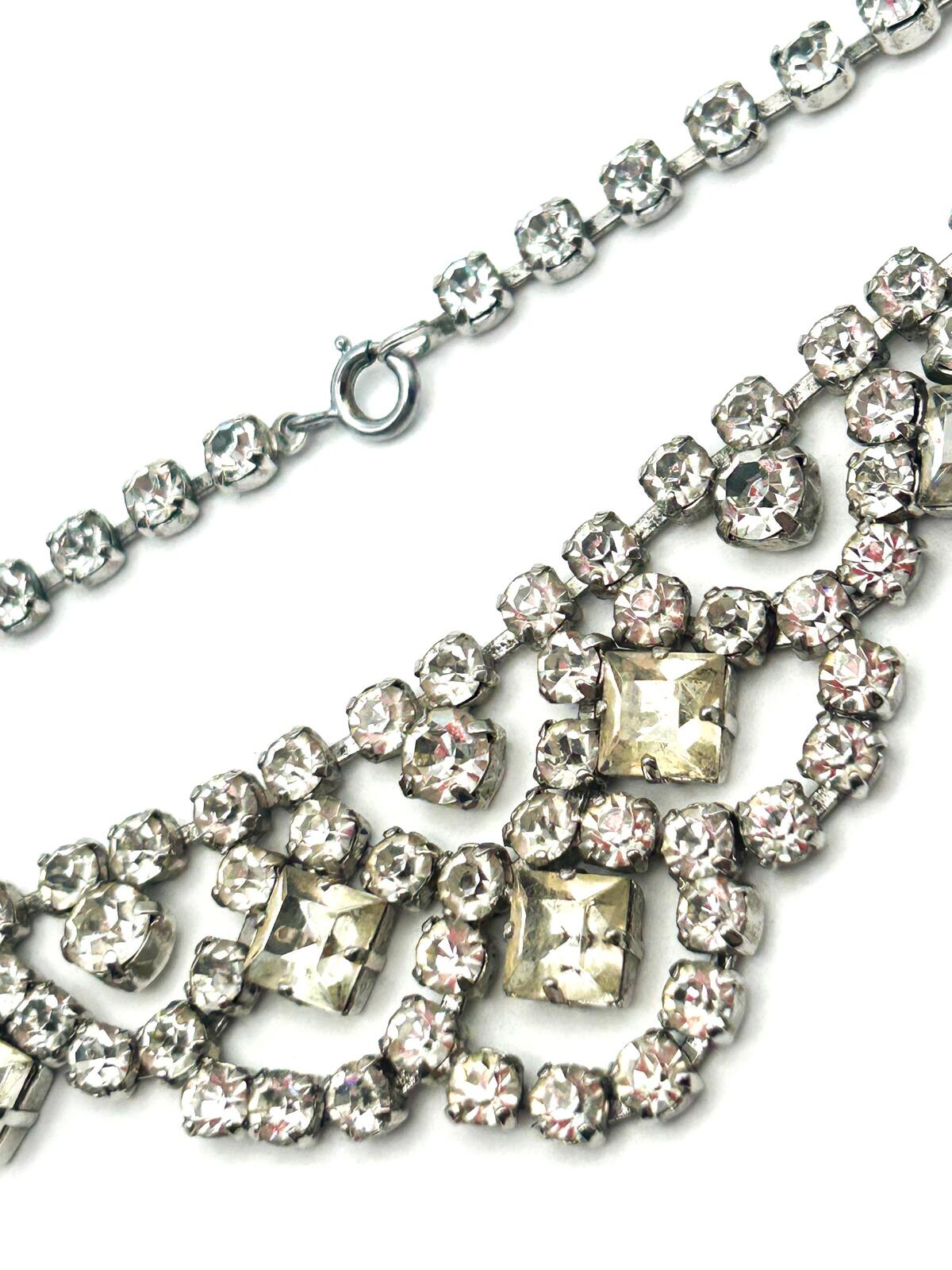 Vintage Style Rhinestone Bib Necklace Silver Tone Cupchain Statement Scallop 16”