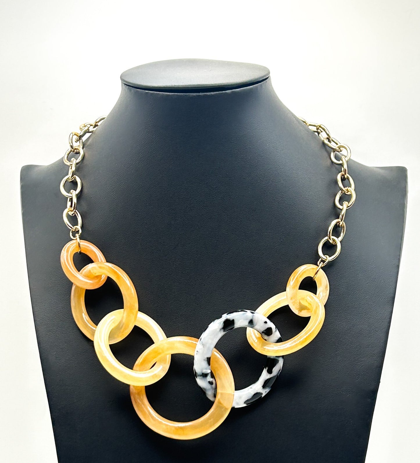 Oliver Bonas Juno Resin Link Necklace – Gold Tone Chain, 19”