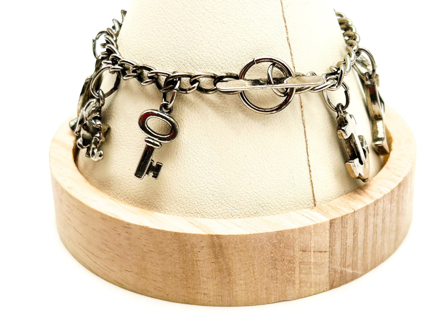 Travel Charm Bracelet Silver Tone Souvenir Holiday Theme 7” Boat Train Globe Key