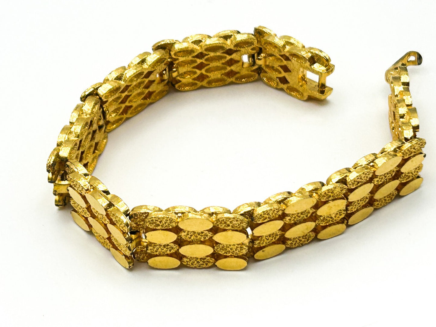 Vintage Sphinx Gold Tone Textured Oval Link Bracelet 7” Articulated Statement