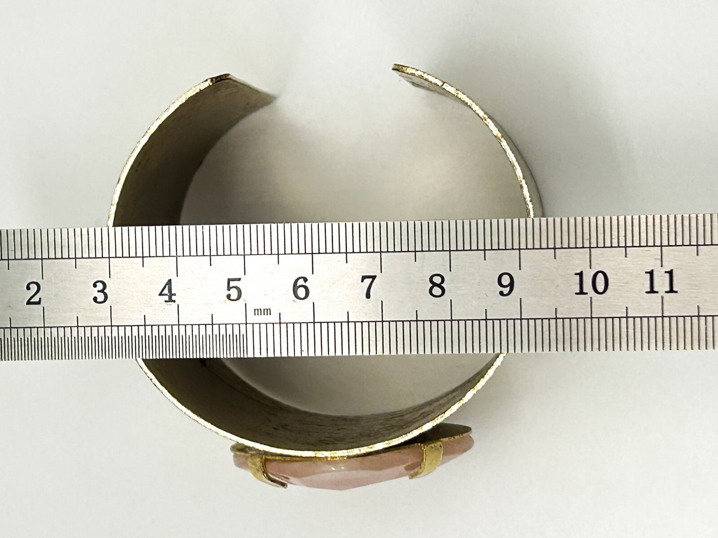 Pink Jade Gold Tone Textured Cuff Bracelet Faceted Stone Boho Statement Retro