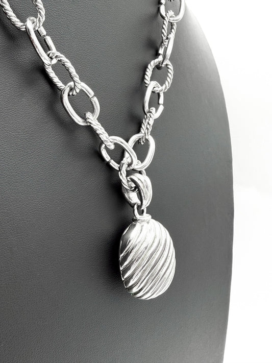 Signed Bijoux Terner Chunky Silver Tone Chain Necklace with Ribbed Shell Pendant