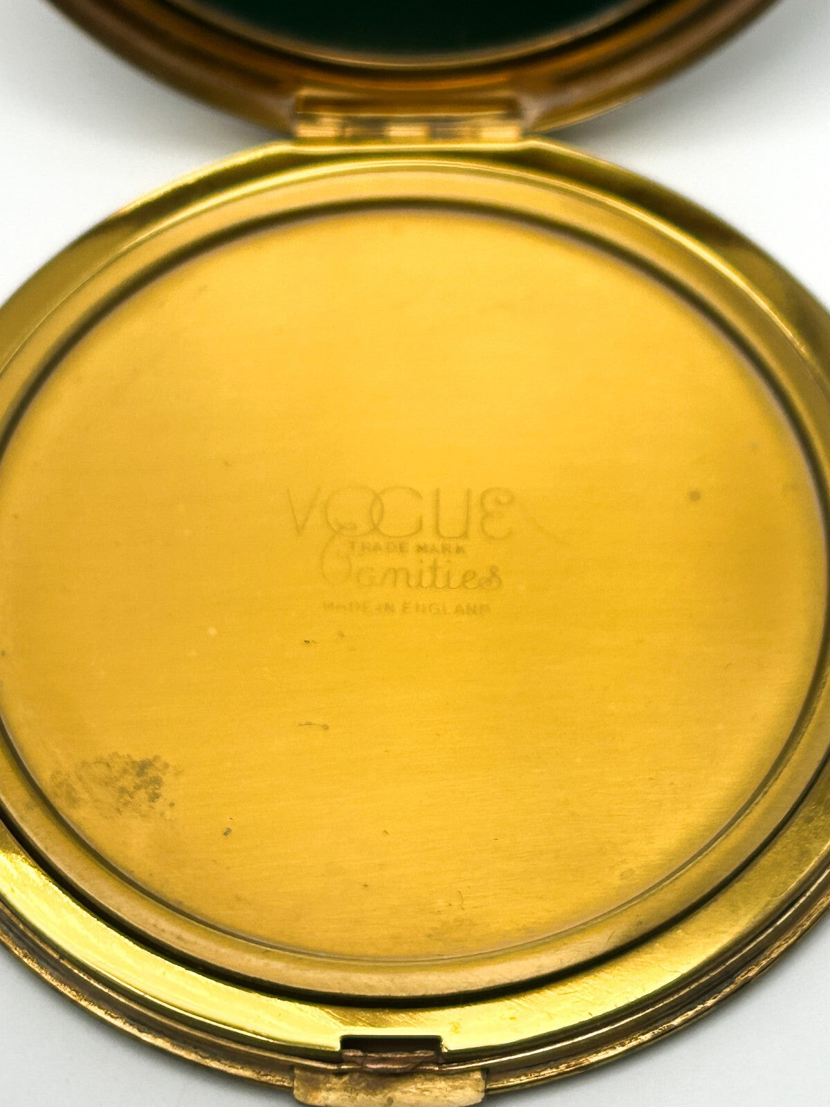 Stratton “Vogue” Floral Enamel Powder Compact Made in England with Original Box