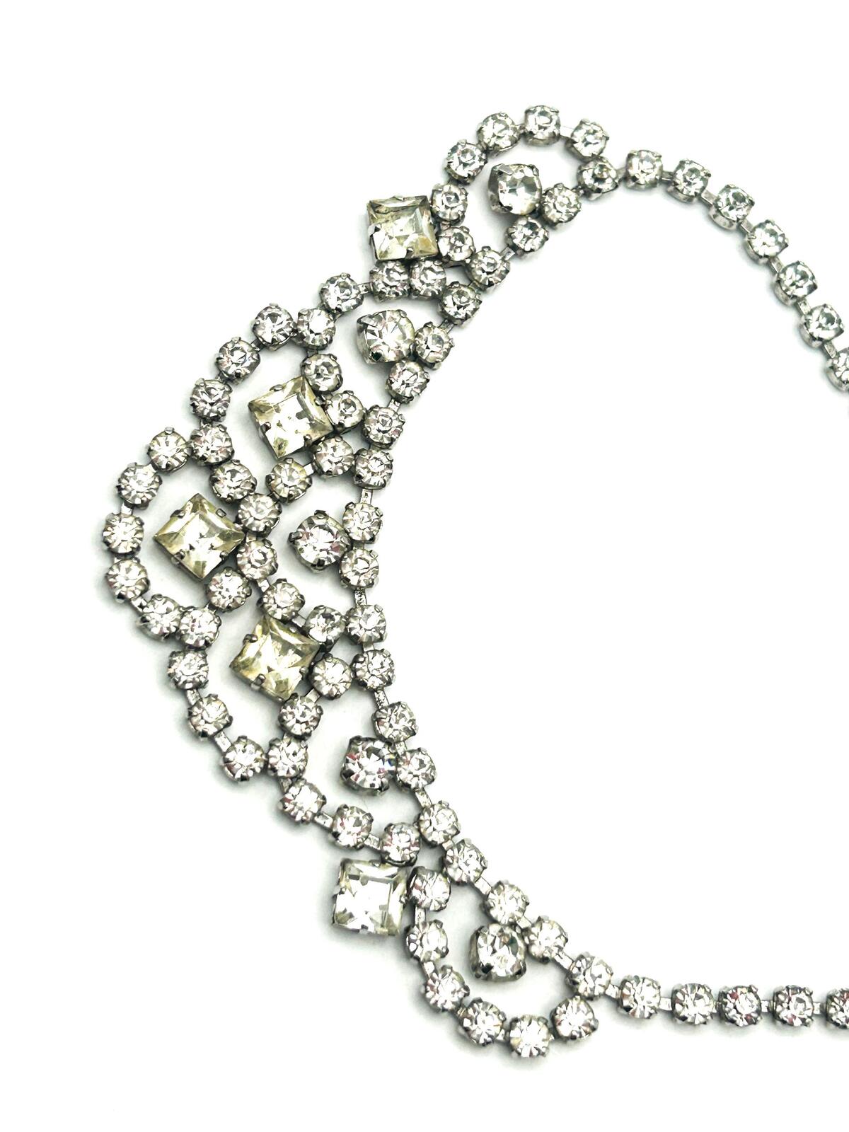 Vintage Style Rhinestone Bib Necklace Silver Tone Cupchain Statement Scallop 16”