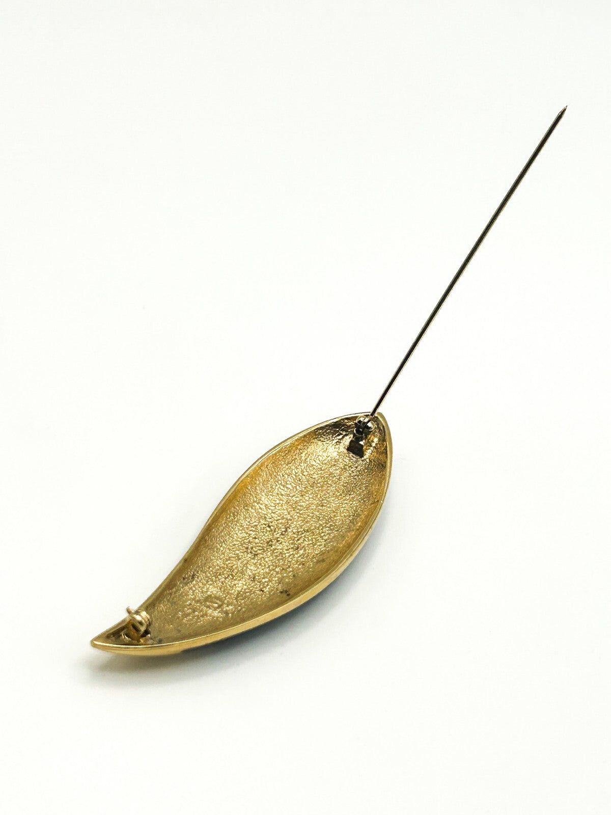 Black Enamel Gold Tone Abstract Brooch with Sweeping Lines 80s - Pin Retro