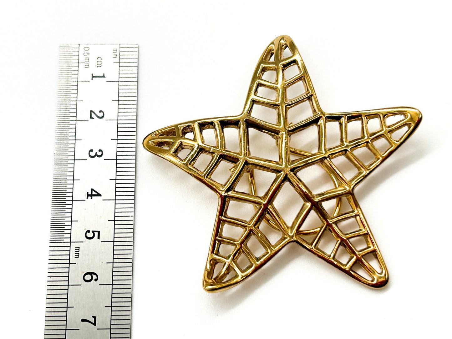 Gold Tone Openwork Starfish Scarf Clip Large Coastal Nautical Accessory 6.5cm
