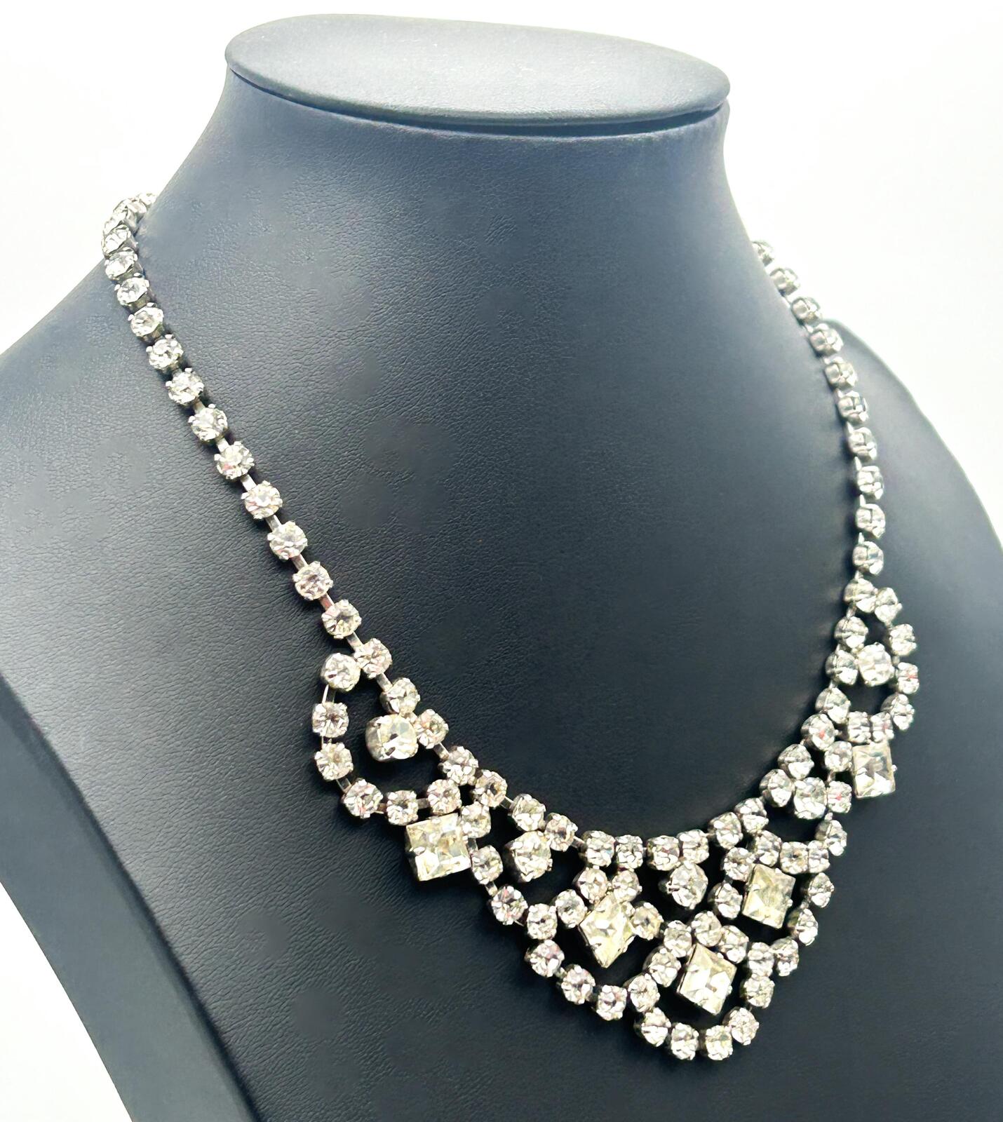 Vintage Style Rhinestone Bib Necklace Silver Tone Cupchain Statement Scallop 16”