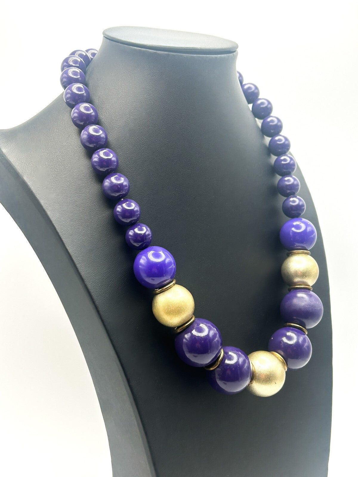 Vintage Purple & Matte Gold Tone Graduated Bead Necklace – 21”