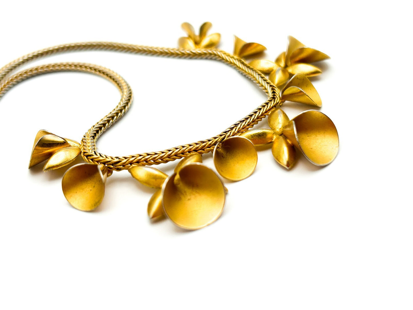 Unsigned Vintage Gold Tone Fluted Petal Flower Necklace