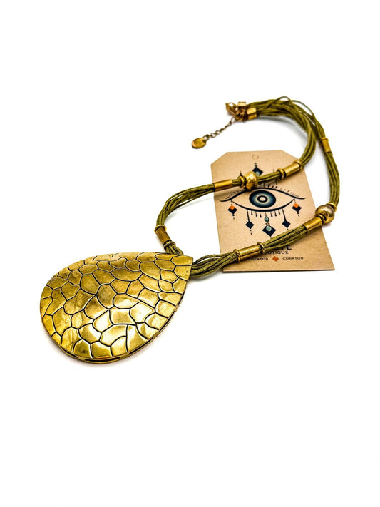 Vintage Gold Tone Scales Textured Teardrop Pendant Necklace
